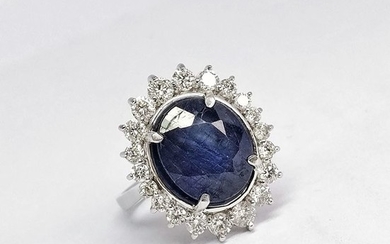 18 kt. White gold - Ring - 8.85 ct Sapphire - Diamonds