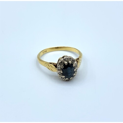 18ct yellow Gold classic style Ring centre stone with Diamo...