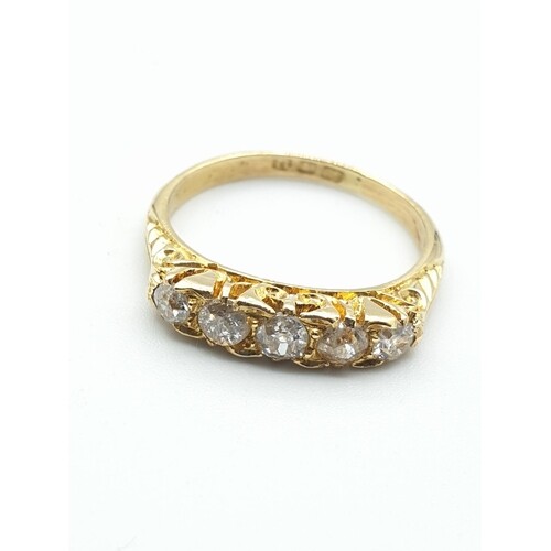 18ct yellow gold with 5 diamonds (approx 0.25ct), weight 2.5...