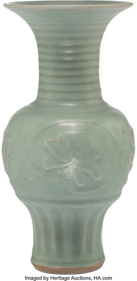 21303: A Chinese Celadon Porcelain Fengweizun Vase 10-1