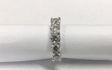 2.50ct diamond five stone ring. 5 x brilliant...