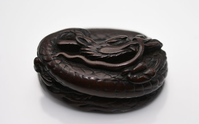 Netsuke (1) - Wood - Edo periode, 18/19e eeuw. Opgerolde draak - Japan - 19th century