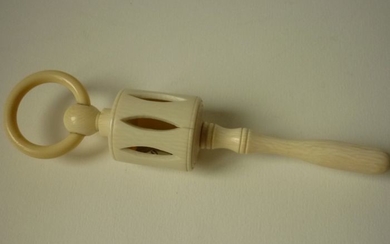 Ivory school rattle Dieppe 1880-1920 - Ivory - Late nineteenth beginning of the 20th century