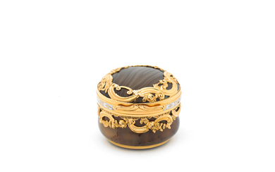 An 18th century gold-mounted agate box