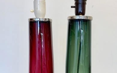 Carl Fagerlund: Two glass lamps, red and green with clear glass. Manufactured and signed by Orrefors. H. incl. socket 41–42 cm. (2)