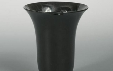 A Gray-Stan amethyst glass vase