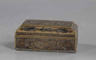 A Small silver inlaid copper box