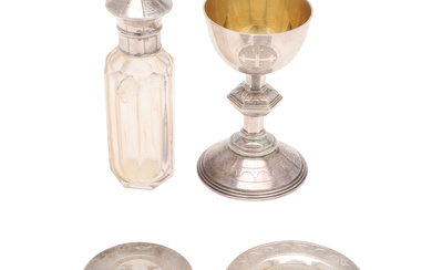 3284803. A CASED VICTORIAN SILVER TRAVELLING COMMUNION SET.