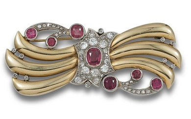 40s CHEVALIER BROOCH IN YELLOW GOLD, PLATINUM, DIAMONDS AND RUBIES