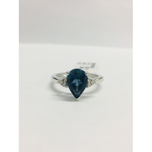 9CT Yellow gold Blue topaz and diamond ring, 6 single cut na...