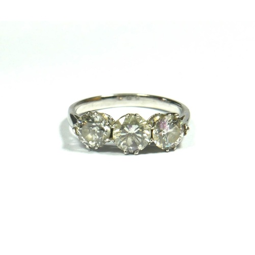 A 18CT WHITE GOLD AND THREE STONE DIAMOND RING, APPROX TOTAL...