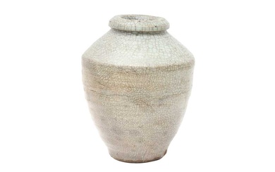 A CHINESE CRACKLE-GLAZED JAR 明 冰裂釉罐