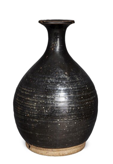 A Chinese black-glazed Cizhou-type stoneware pear-shaped vase,yuhuchun ping, Jin/Yuan dynasty, covered inside and out in a glossy dark brown glaze stopping short of the foot. Provenance: Estate of the late designer Anthony Powell (1935 – 2021). 金/元...