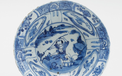 A Chinese porcelain bowl, 16th/18th century.