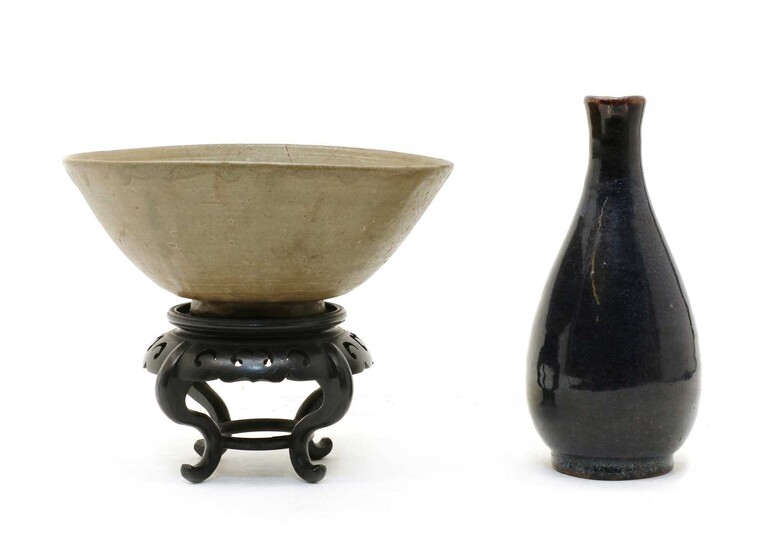 A Chinese stoneware bowl