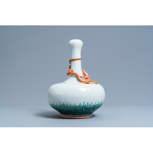 A Chinese white-glazed garlic head vase with an applied drag...