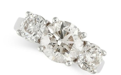 A DIAMOND THREE-STONE RING Brilliant-cut diamonds