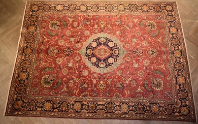 A LARGE PERSIAN TABRIZ MARAND CARET. 100% WOOL. SOLID & DENSE PILE. EX-GALLERY DISPLAYED. FIRST TIME OFFERED. HAND-KNOTTED “EGHBALI”...