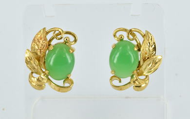A PAIR OF 14CT GOLD AND JADE EARRINGS