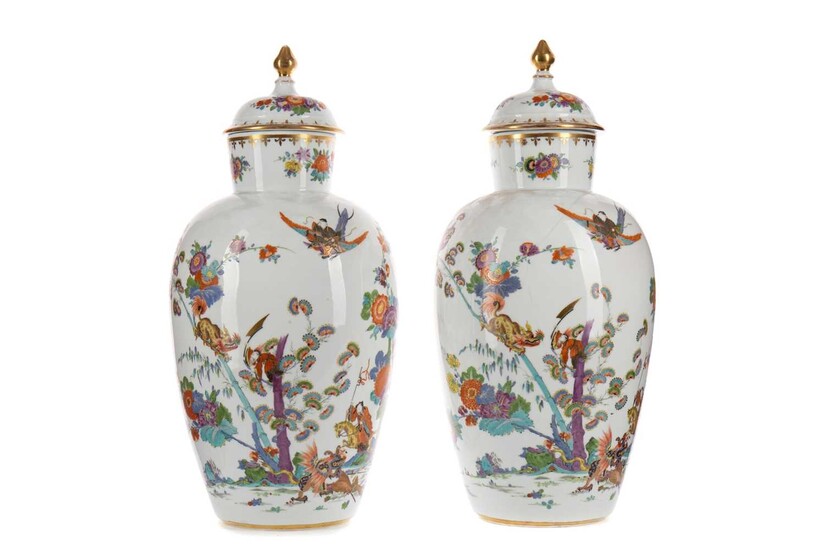 A PAIR OF 20TH CENTURY MEISSEN KAKIEMON VASES AND COVERS