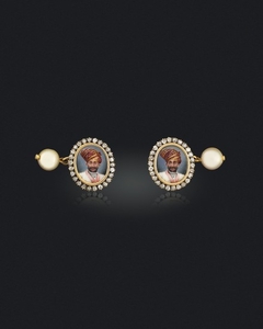 A PAIR OF ANTIQUE ENAMEL, DIAMOND AND PEARL CUFFLINKS