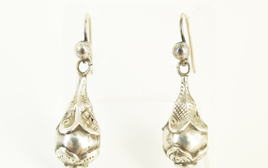 A PAIR OF VICTORIAN STERLING SILVER DROP EARRINGS