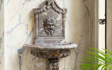 A Saint-Rémy marble fountain, probably 19th century | Fontaine en marbre Saint-Rémy, probablement du XIXe siècle