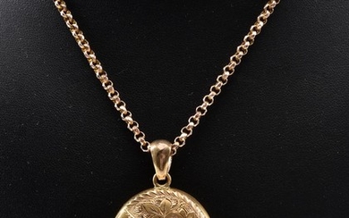 A VICTORIAN GOLD LINED LOCKET WITH CHAIN, TOTAL LENGTH 430MM