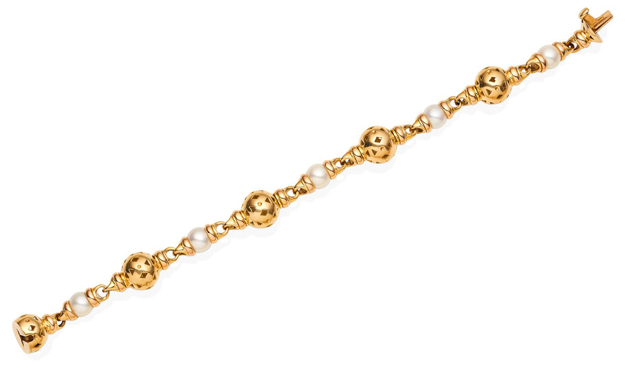 A bi-coloured gold and cultured pearl bracelet