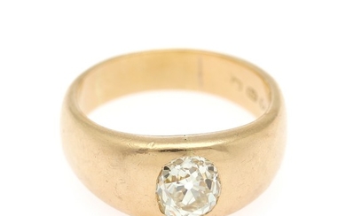 A diamond ring set with an old-cut diamond, mounted in 18k gold. Colour Light Yellow (P). Clarity VS. Size 66.