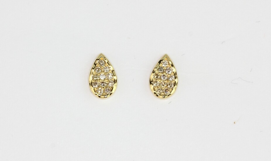 A pair of 18ct yellow gold diamond set stud earrings, L. 0.5cm.