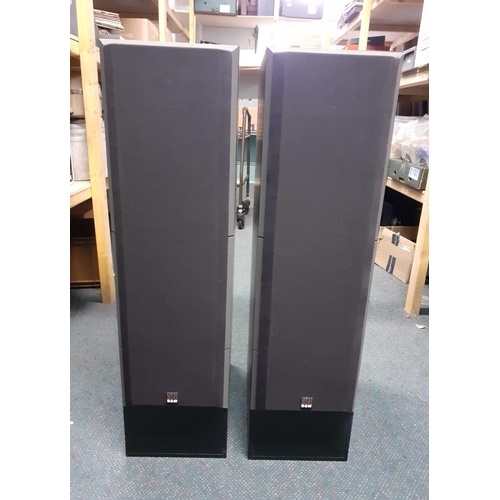 A pair of B&W Bowers & Wilkins DM580 large hi-fi spe...