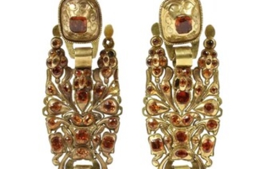 A pair of Catalan foiled hessonite garnet earrings, c.1800