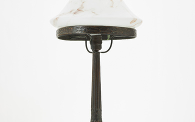 A table lamp, early 20th century, Art Nouveau, copper frame with hammered decor, cup in frosted and marbled glass.