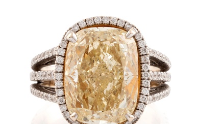 A yellow cushion cut diamond ring, 8.06 ct.