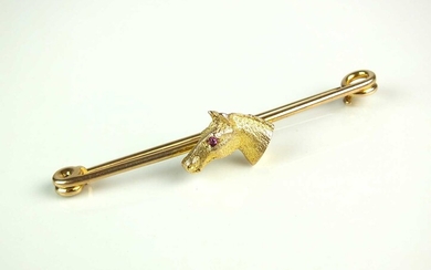 A yellow metal horse head bar brooch/stock pin