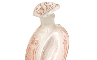 AN FRENCH ART DECO PINK PERFUME BOTTLE, 11 CM HIGH