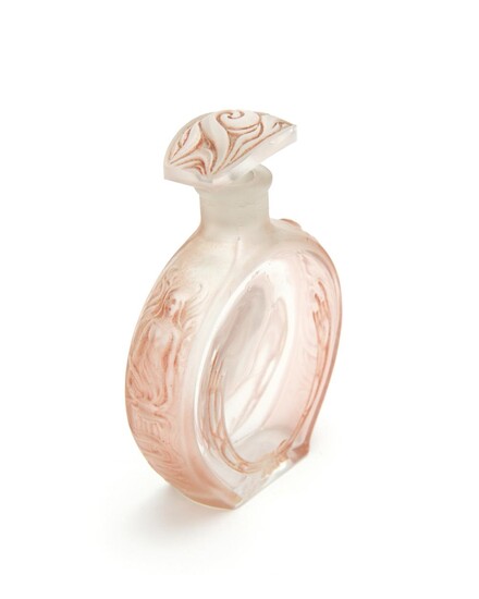 AN FRENCH ART DECO PINK PERFUME BOTTLE, 11 CM HIGH
