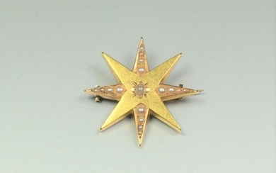 Antique brooch in 18K (750/oo) yellow gold featuring an 8-pointed...