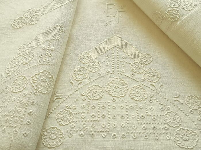 Antique pure linen bedding set with large hand embroidery. 220 x 280 cm (2) - Linen - Second half 19th century