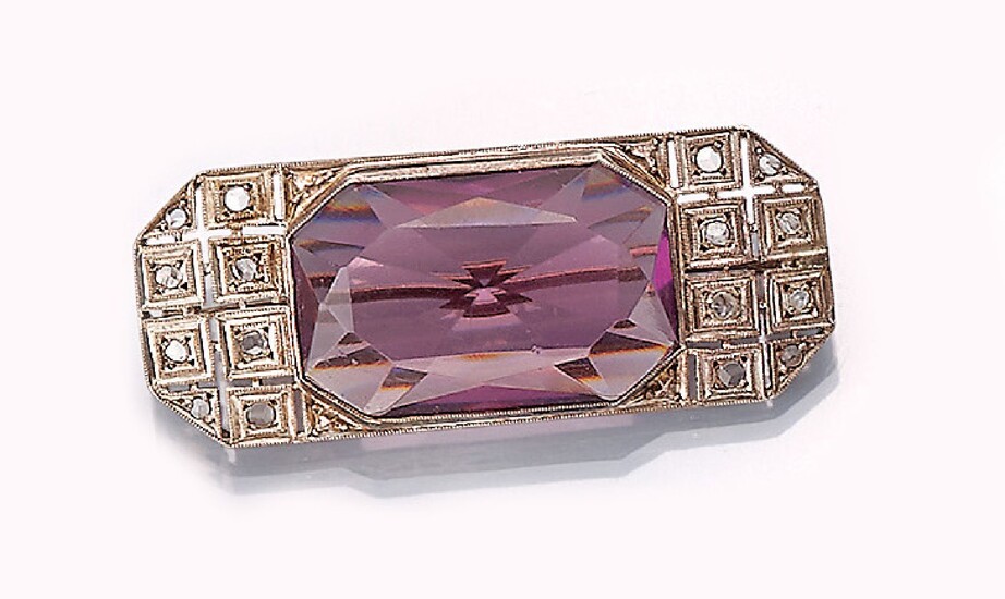 Art-Deco-brooch with diamonds, ca. 1925/30,silver tested, amethyst colored...