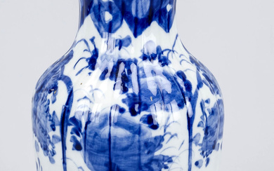Blue and white vase, Japan, 19th cen