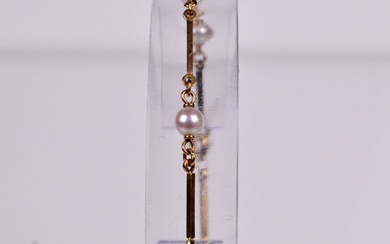 Bracelet souple en or jaune 18K 750/1000e et 6 perles de culture. Long. : 17,5...