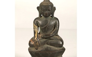 Bronze figure of Buddha Shakyamuni, 17cm high.