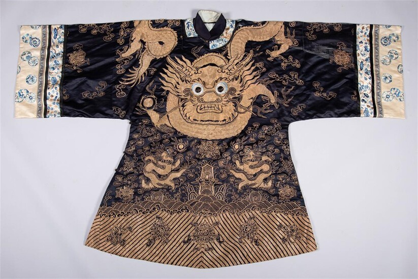 CHINESE COUCHED GOLD THREAD EMBROIDERED DEEP BLUE SILK ROBE, QING DYNASTY (LATE 19TH/EARLY 20TH CENTURY)