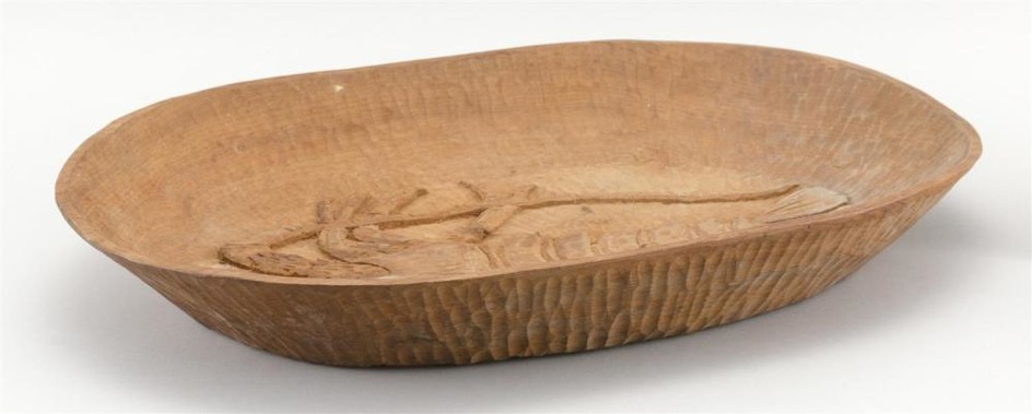 CHIP-CARVED OVAL WOODEN BOWL Interior with relief-carved lobster. Height 2.75". 19.25" x 12".