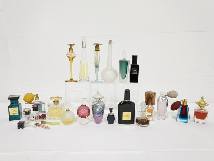 COLLECTION 24 ASSORTED VINTAGE PERFUME BOTTLES