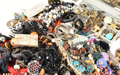 COLLECTION OF VINTAGE & MODERN COSTUME JEWELLERY