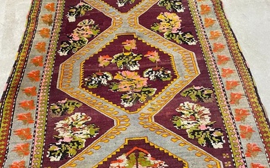 Carpet - 293 cm - 137 cm
