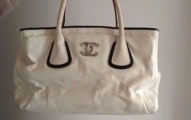 Chanel - Executive cerf Handbag
